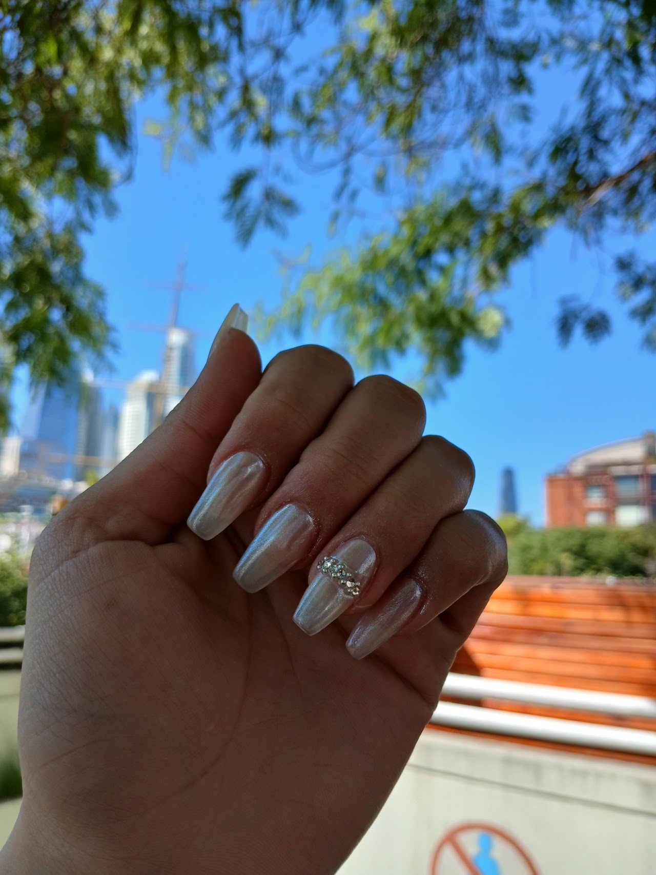 Manicura de autor con detalles en dorado en Pimp Madero
